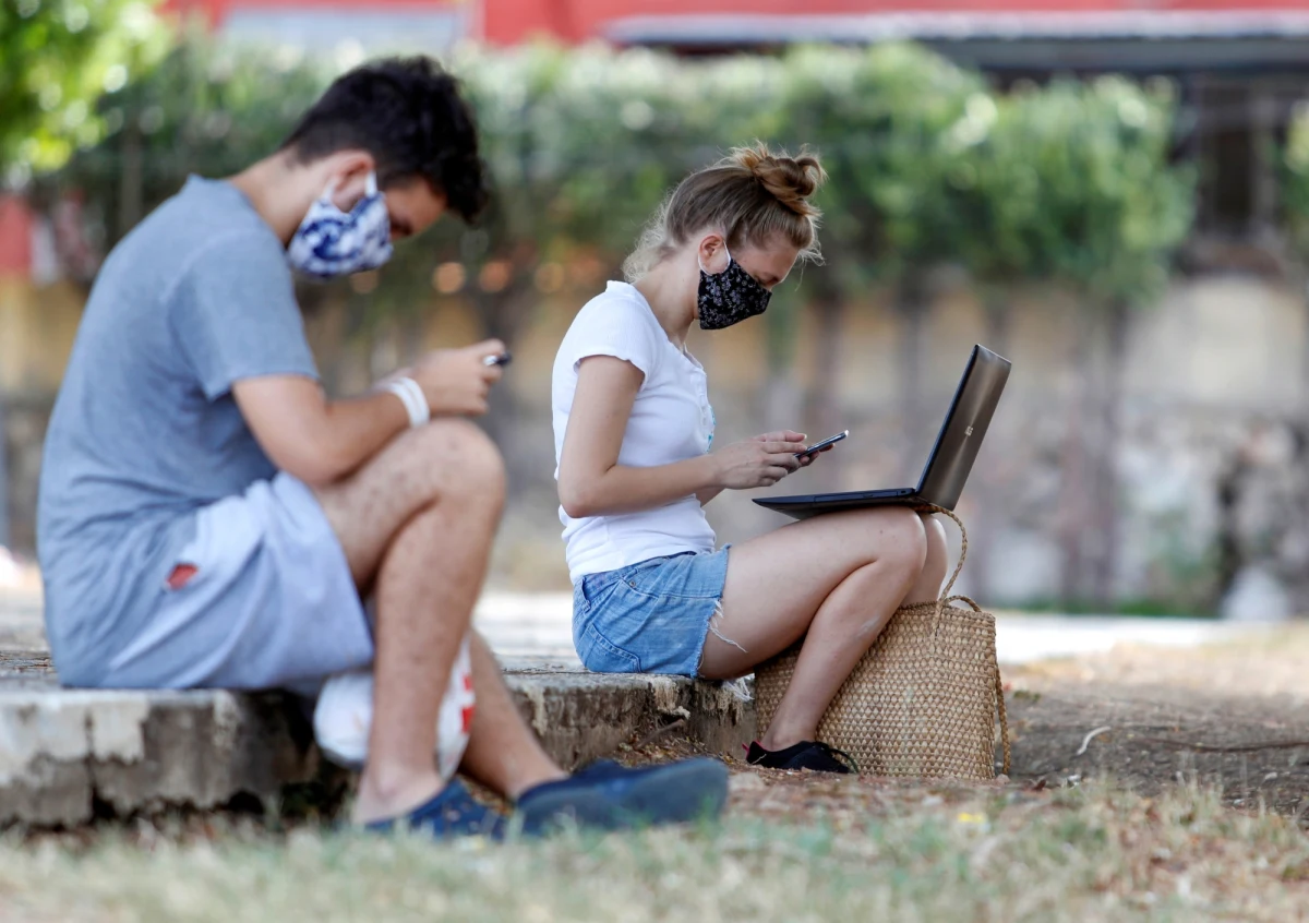 Herman Goossens, profesor mikrobiologii na Uniwersytecie w Antwerpii, uważa, że prawdopodobieństwo drugiej fali pandemii koronawirusa we wrześniu lub październiku jest bardzo duże. "Nadchodzące miesiące będą trudne” - powiedział w telewizji VRT.
