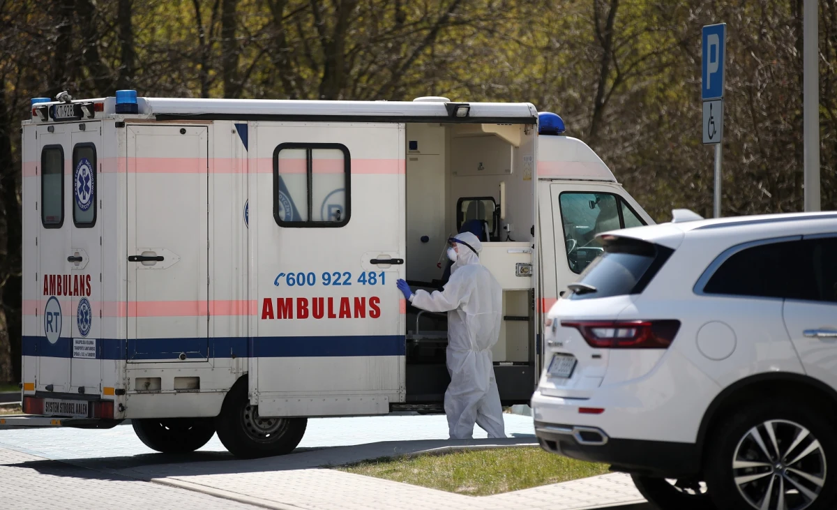 Resort zdrowia poinformował o 135 nowych przypadkach koronawirusa w Polsce. Tym samym w środę przybyło 313 zakażonych. Dzisiaj zmarło łącznie 25 osób. Łączny bilans pandemii koronawirusa w naszym kraju to 10 169 zakażonych oraz 426 zgonów. 