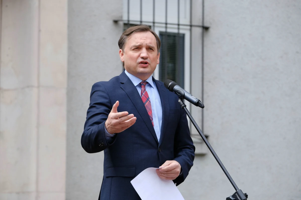 Zakaz egzekucji długu z nieruchomości przy długu mniejszym niż 5 procent jej wartości i kara nawet 5 lat więzienia dla lichwiarzy: Ministerstwo Sprawiedliwości ogłosiło projekt zmian w prawie, które mają stać się elementem nowej tarczy antykryzysowej - czyli pakietu rozwiązań wprowadzanych w ramach walki z ekonomicznymi skutkami pandemii koronawirusa.