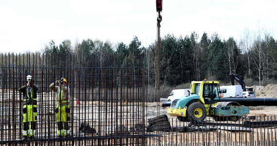 Budowlanka jest branżą, która radzi sobie z koronawirusowym kryzysem gospodarczym. Tak wynika z opublikowanych najnowszych danych Głównego Urzędu Statystycznego za marzec. Obroty w tym sektorze wzrosły - w porównaniu z zeszłym rokiem o 3,7 procent. Epidemia koronawirusa nie zatrzymała prac budowlanych w naszym kraju, m.in. drogowych, kolejowych - zapewniał minister infrastruktury Andrzej Adamczyk, gość programu „Onet Rano”.