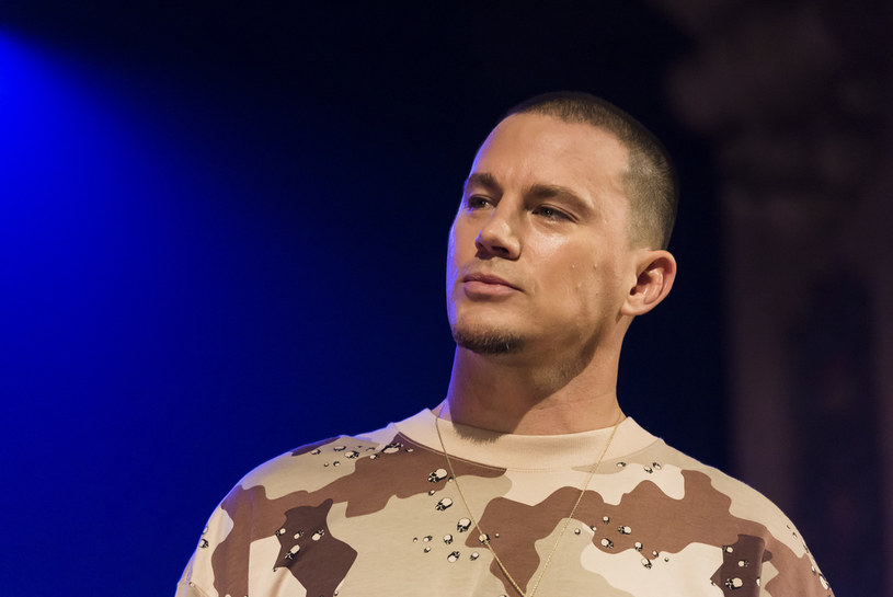 Channing Tatum, gwiazdor takich filmów, jak "Magic Mike", "22 Jump Street" czy "Foxcatcher", jeden z najlepszych hollywoodzkich tancerzy, dwukrotny zwycięzca plebiscytu magazynu "People" na "najprzystojniejszego mężczyznę świata", właściciel imponująco wyrzeźbionej klaty, kończy 26 kwietnia 40 lat.