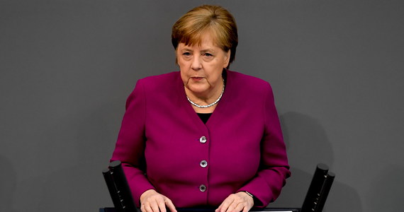 "Niemcy powinny być przygotowane na zwiększenie swojego wkładu do budżetu UE" – oświadczyła kanclerz Angela Merkel w czwartek w Bundestagu. Szefowa niemieckiego rządu ponownie sprzeciwiła się emisji wspólnych obligacji strefy euro.
