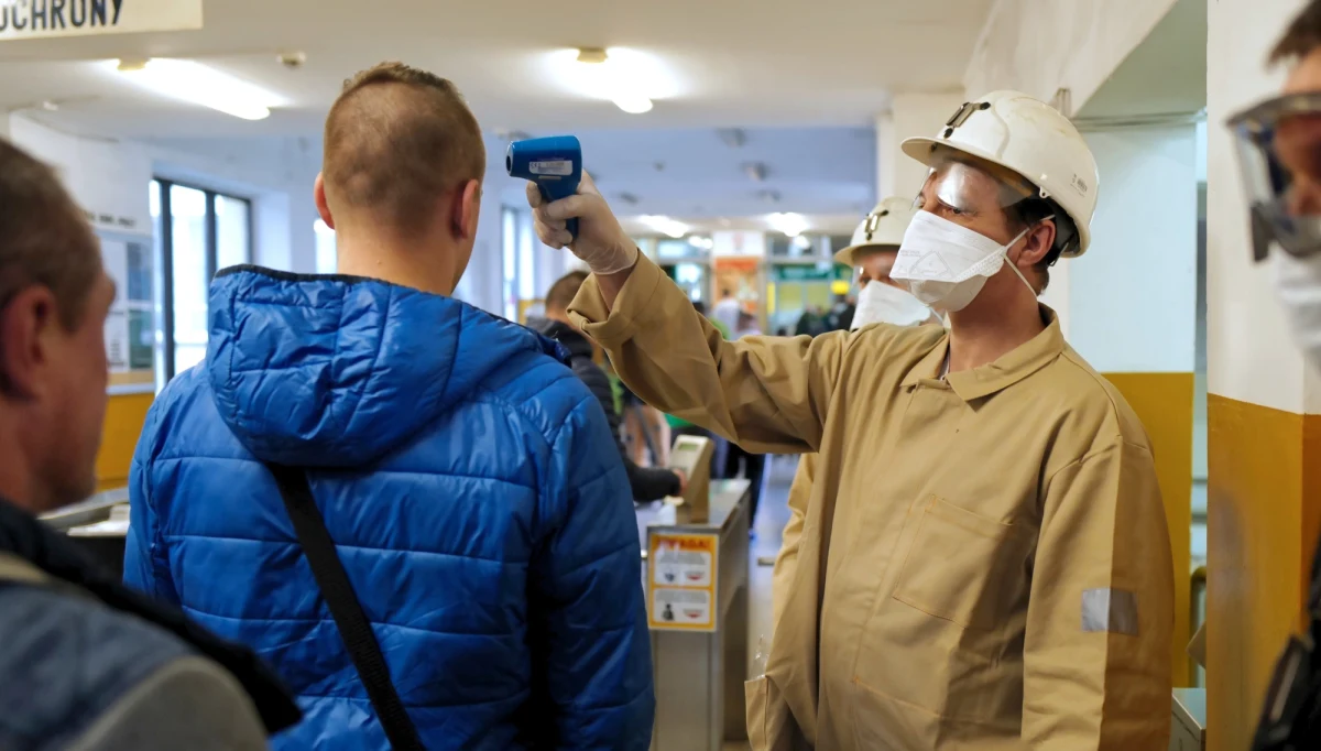 ​Coraz bardziej napięta sytuacja w Polskiej Grupie Górniczej. Związkowcy ze spółki zgadzają się na ewentualne podpisanie porozumienia o ograniczeniu zarobków, ale stawiają warunek - takie ustalenia zapadły na zakończonym właśnie spotkaniu związkowców w Katowicach.