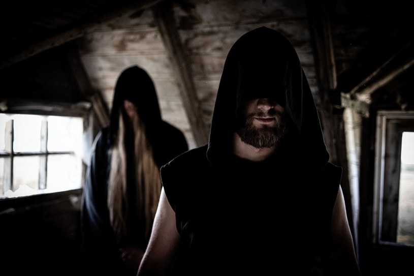 Blackmetalowy duet Helfró z Islandii wyda w piątek, 24 kwietnia, debiutancki album. 