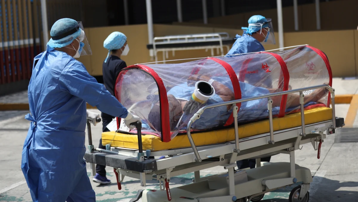 Covid-19 może prowadzić do udarów u 30- i 40-latków, którzy nie mają żadnych poważnych chorób współistniejących - ostrzegają amerykańscy lekarze. Podejrzewają też, że chorzy w USA często nawet nie dzwonią do szpitali, bo wiedzą, że są one przeciążone.