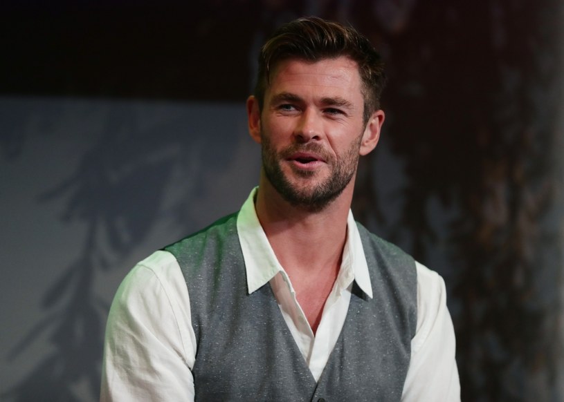 Chris Hemsworth zgodnie z zaleceniami dotyczącymi samoizolacji przebywa aktualnie w swoim domu w Australii. W programie "Jimmy Kimmel Live! (home edition)" znany z roli Thora aktor opowiedział o tym, jak mija mu czas w trakcie pandemii koronawirusa.