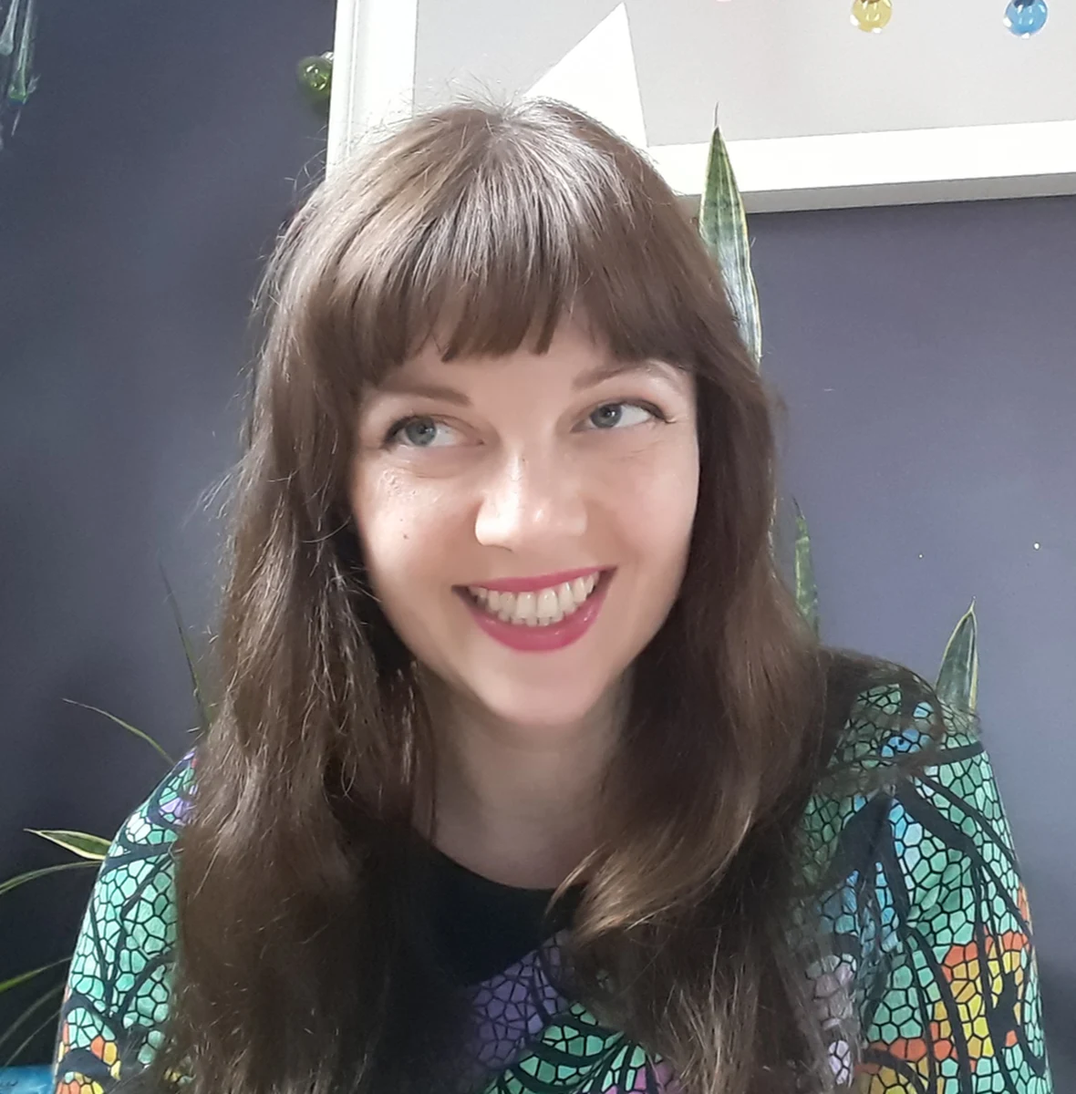 Autorka książki „Zostawić ślad”, Iwona Wilmowska zdradza w rozmowie z RMF FM, że jej najnowszy kryminał  jest „skokiem w bok w stosunku do tego o czym do tej pory pisała”. O tym dlaczego Polacy lubią kryminały i o tym, jak kuchenna szafka zamieniła się w sąsiedzką bibliotekę z autorką nowego polskiego kryminału rozmawia Katarzyna Sobiechowska-Szuchta.