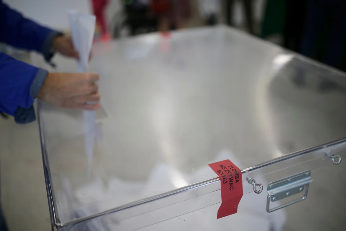 Wbrew twierdzeniom ministra Jacka Sasina to nie Polska Wytwórnia Papierów Wartościowych drukuje karty do głosowania wyborach prezydenckich - donosi Onet. Według ustaleń portalu, państwo w ogóle się tym nie zajmuje. Karty do głosowania drukuje - jak podaje Onet - prywatna spółka z Brodnicy, kontrolowana przez firmę z Berlina.