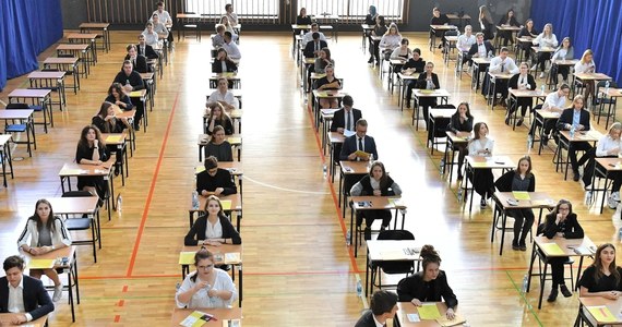 Centralna Komisja Egzaminacyjna opublikowała w piątek szczegółowy harmonogram przeprowadzenia w tym roku egzaminów zewnętrznych: egzaminu ósmoklasisty, egzaminu maturalnego oraz egzaminu gimnazjalnego przeprowadzanego w szkołach dla dorosłych.