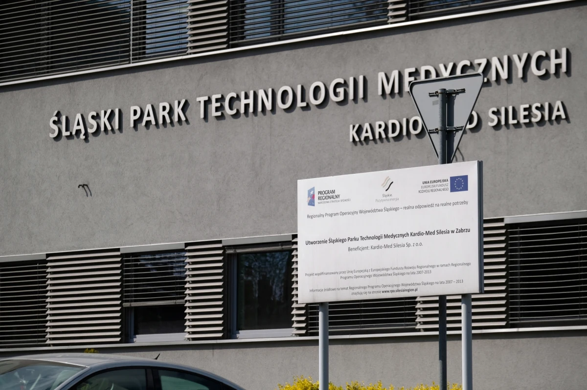 Marszałek województwa śląskiego wstrzymał dotację dla laboratorium w Zabrzu. Chodzi o 3,5 mln zł. To są konsekwencje zawieszenia w tej placówce badań na obecność koronawirusa. Taką decyzję kilka dni temu podjęło Ministerstwo Zdrowia, gdy okazało się, że wyniki testów przeprowadzanych w zabrzańskim laboratorium różnią się od badań tych samych próbek prowadzonych w innych placówkach.