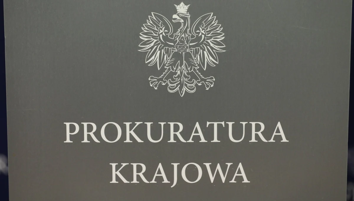 ​Prokuratorzy muszą być apolityczni i niezależni. Mają obowiązek bronić praw i wolności obywateli, a nie angażować się w spory polityczne i partyjne - napisała Prokuratura Krajowa w komunikacie odnoszącym się do umorzenia śledztwa ws. wyborów prezydenckich. Wobec Ewy Wrzosek, która zajmowała się dochodzeniem, będzie wszczęte postępowanie dyscyplinarne. 