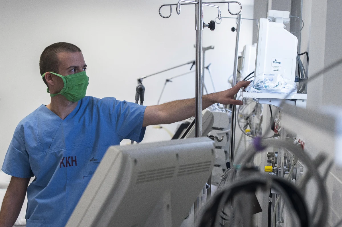 Ponad 60 proc. pacjentów z Covid-19 straciło całkowicie węch, a u 88 proc. stwierdzono zmiany zmysłu smaku - to ustalenia międzynarodowej grupy ekspertów, którą kierował profesor Cosimo de Filippis z uniwersytetu w Padwie na północy Włoch.