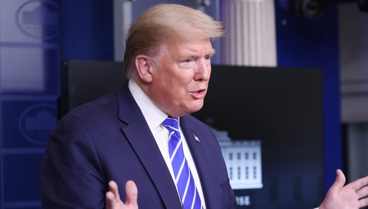 Prezydent USA Donald Trump podpisał kolejny pakiet pomocowy dla amerykańskiej gospodarki, wart blisko 0,5 bln dolarów. Dzień wcześniej, przy ponadpartyjnym poparciu, przegłosowała go Izba Reprezentantów. 