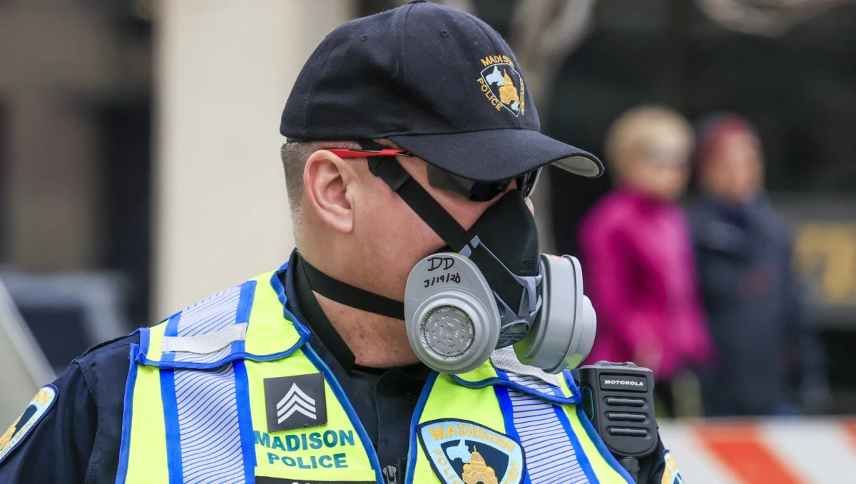 W Stanach Zjednoczonych na koronawirusa zmarło już 51 017 osób; w ciągu doby bilans ofiar śmiertelnych epidemii wzrósł o 1258 - Stany Zjednoczone odnotowały najniższy dzienny bilans zgonów od prawie trzech tygodni - wynika z bilansu prowadzonego przez Uniwersytet Johnsa Hopkinsa w Baltimore.