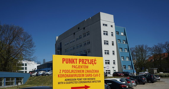 Ministerstwo Zdrowia poinformowało dziś o 381 nowych przypadkach zakażenia koronawirusem w Polsce. Zmarło też kolejnych 30 osób. Liczba zakażonych koronawirusem w Polsce wzrosła tym samym to 11 273 osób. 524 z nich zmarły. 