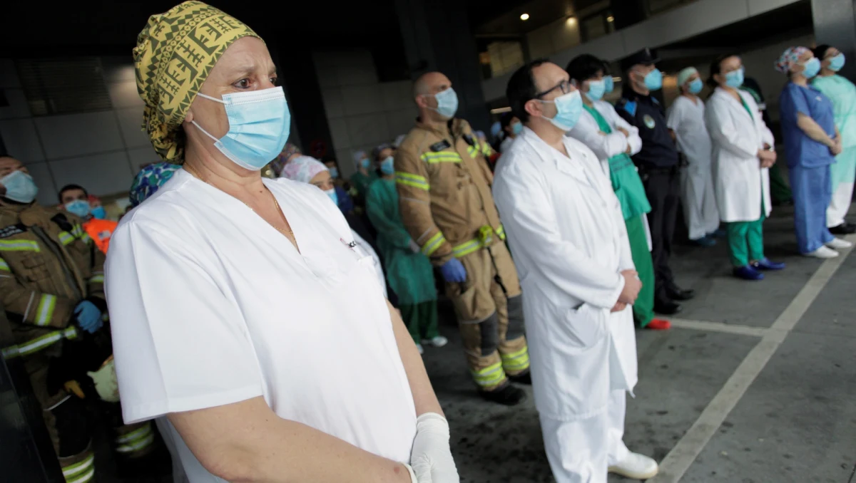 W ciągu ostatnich 24 godzin w Hiszpanii na Covid-19 zmarło 378 osób. Łącznie od początku epidemii wskutek infekcji koronawirusem odnotowano 22 902 zgonów – poinformowało w sobotę ministerstwo zdrowia tego kraju. Liczba zakażonych przekroczyła 223 tysiące.