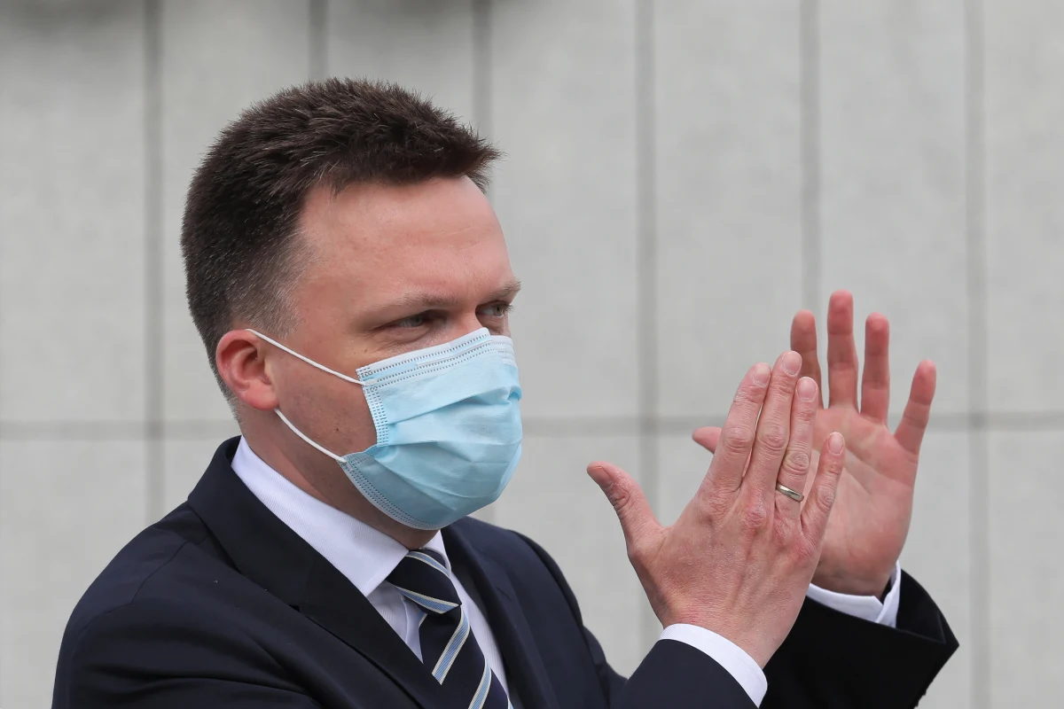 "Dzisiaj w wielu środowiskach słychać, że powinniśmy się zdemobilizować, że to czas na bojkot (…). Nie możemy ustępować przed szaleństwem, nie możemy ustępować przed niczym nieograniczoną żądzą władzy" - tak o wyborach prezydenckich mówił na konferencji prasowej niezależny kandydat do Pałacu Prezydenckiego Szymon Hołownia. Zaznaczył, że "nie wiemy, jak oszust rozda karty, bo w tej chwili wciąż je tasuje i znaczy".