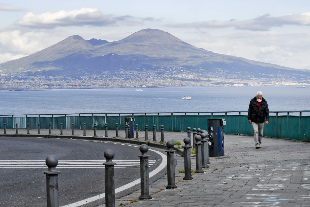 Kto mieszka nad morzem, może się w nim wykąpać - to pierwsze złagodzenie restrykcji we Włoszech ogłoszone przez rząd jeszcze przed opracowaniem pełnego programu stopniowego otwierania kraju po trwającej prawie dwa miesiące kwarantannie.