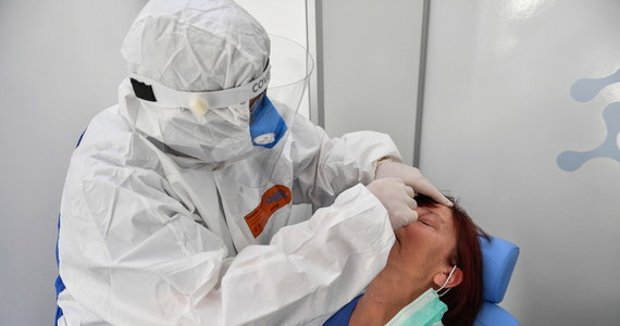 Resort zdrowia poinformował o 344 nowych przypadkach zachorowań na koronawirusa. Podano również informację o 12 kolejnych ofiarach śmiertelnych. Łącznie aktualny bilans koronawirusa w Polsce wynosi 11 617 zakażeń i 535 ofiar śmiertelnych.