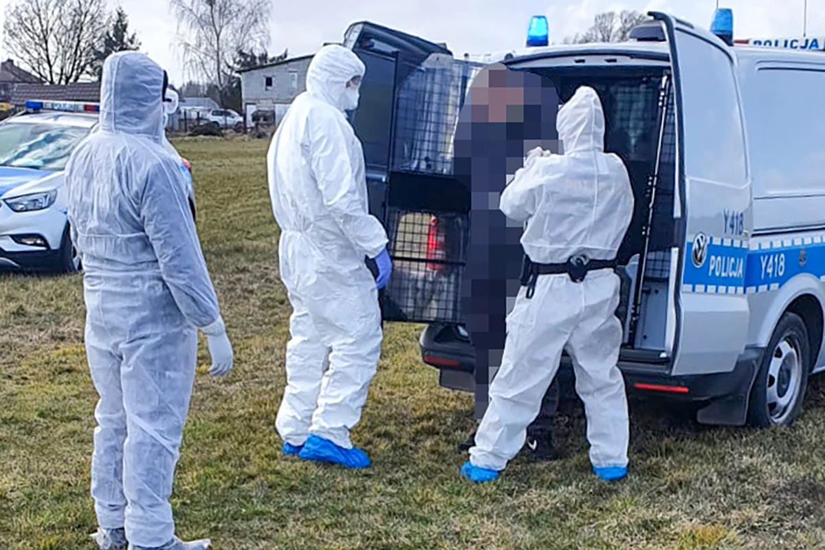 Na posiedzeniu w formie wideokonferencji sąd zdecydował o surowym środku zapobiegawczym w postaci dwumiesięcznego aresztu dla zakażonej koronawirusem 54-latki z powiatu wyszkowskiego. Kobieta wybrała się z mężem na zakupy. 