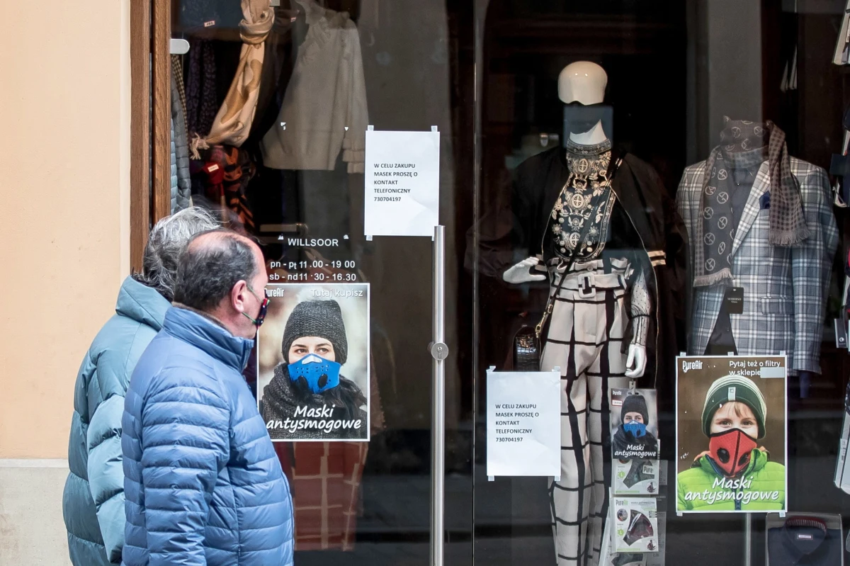 Polska gospodarka po ustąpieniu epidemii nie wystrzeli do góry w takim samym tempie, jak ostatnio spadała - uważa główny ekonomista Ministerstwa Finansów Łukasz Czernicki. Jego zdaniem nawet jeżeli wskutek suszy wzrosną ceny warzyw czy owoców, nie ma obawy o wzrost inflacji.
