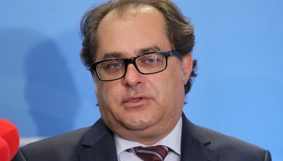 „Ta sytuacja, z którą się spotkaliśmy, jest bezprecedensowa w historii Polski, bo takiej zimy nie było od 150 lat, czyli od kiedy rozpoczęły się pomiary. Styczeń to był najbardziej suchy miesiąc, nie było w ogóle wód roztopowych. Druga połowa marca to niemal zerowe opady, to pięć milimetrów słupa opadów w przeciągu 10 dni” – tak o możliwej „suszy stulecia” w Polsce mówił w Porannej rozmowie w RMF FM minister gospodarki morskiej i żeglugi śródlądowej Marek Gróbarczyk.