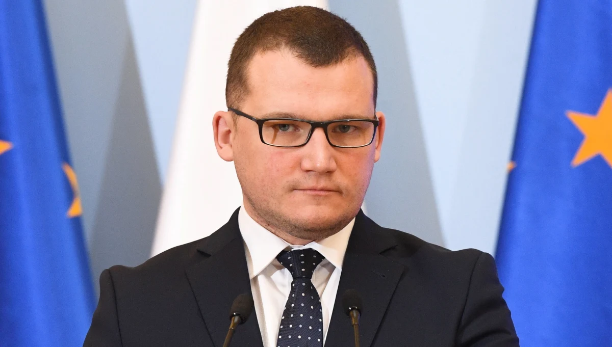 Jednym z zadań wojewodów jest organizacja miejsc do kwarantanny zbiorowej, izolatoriów oraz tzw. hoteli dla medyków. Praca wykonana w ostatnim czasie skutkuje tym, że jesteśmy przygotowani na kolejne tygodnie walki z koronawirusem - przekazał wiceszef MSWiA Paweł Szefernaker.