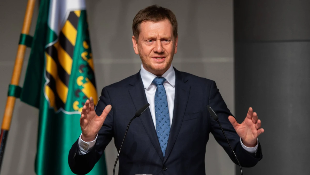 Premier Saksonii Michael Kretschmer skrytykował polski rząd za obowiązek 14-dniowej kwarantanny, nałożony na polskich obywateli, którzy wracają z zagranicy do kraju. Na początku przyszłego tygodnia Rządowy Zespół Zarządzania Kryzysowego w Warszawie zajmie się tematem małego ruchu granicznego. 