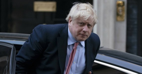 Brytyjski premier Boris Johnson wrócił do swojej rezydencji na Downing Street - podała stacja Sky News. Jak zapowiedziano, w poniedziałek przejmie on z powrotem kierowanie rządem. 