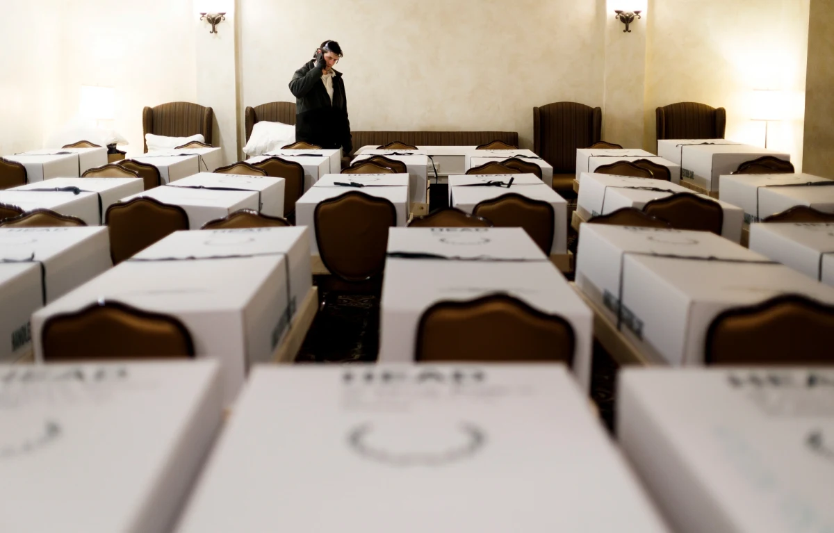 1330 chorych na Covid-19 zmarło w USA w ciągu doby - wynika z najnowszych danych Uniwersytetu Johnsa Hopkinsa w Baltimore. Bilans ofiar śmiertelnych epidemii w Stanach Zjednoczonych wzrósł do 54831.