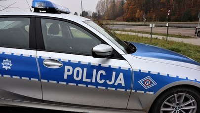 Tragiczny wypadek pod Ostrołęką. Auto uderzyło w drzewo, zginęły 3 osoby
