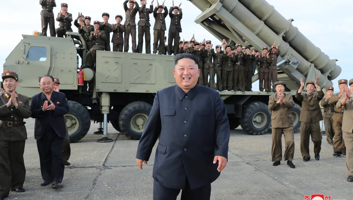 ​Doradca prezydenta Korei Południowej zaprzecza doniesieniom mediów o tym, że przywódca Korei Północnej Kim Dzong Un zmarł lub jest w ciężkim stanie. W rozmowie z CNN powiedział, że dyktator "żyje i ma się dobrze".