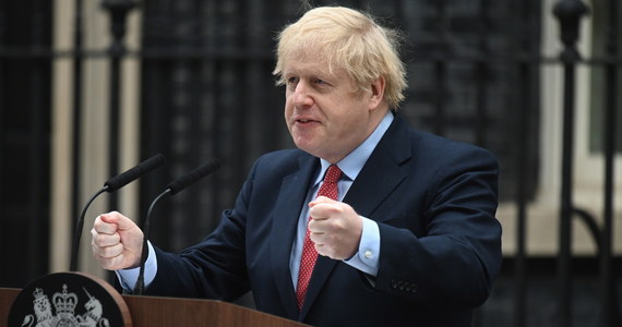 Brytyjski premier Boris Johnson powiedział, że teraz jest punkt maksymalnego ryzyka związanego z koronawirusem. Wezwał, by nie stracić tego, co zostało już osiągnięte w efekcie przestrzegania wprowadzonych ograniczeń. 