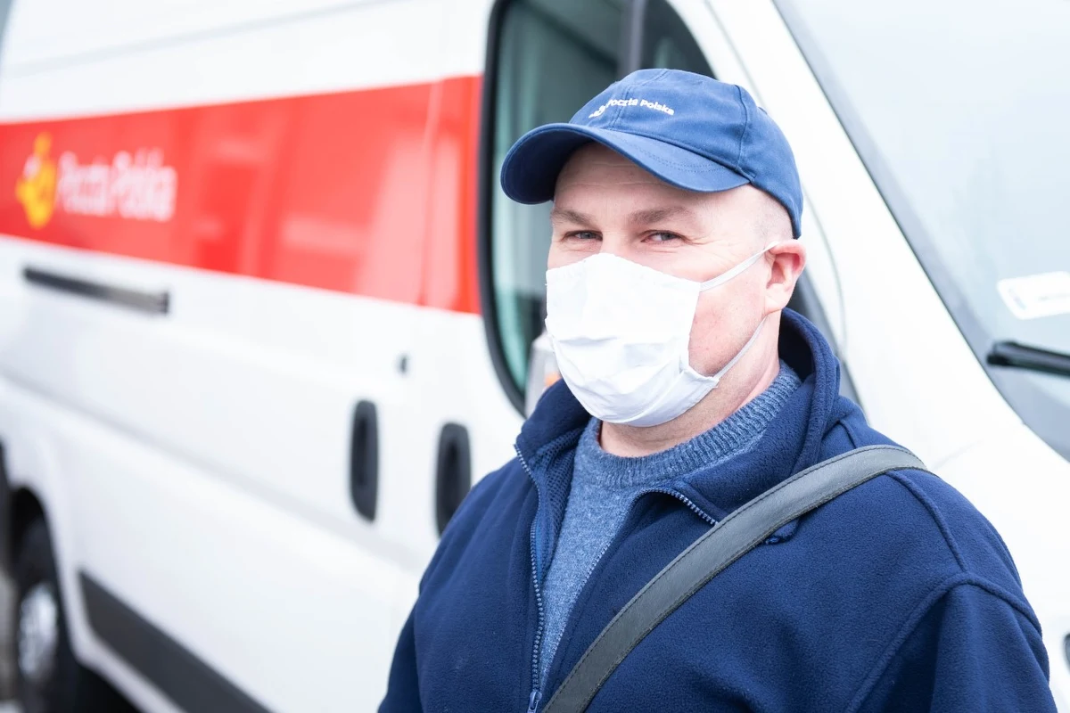 Dostarczenie pakietów wyborczych do rąk własnych Polaków jest niemożliwe i niewyobrażalne. Wrzucenie pakietów do skrzynek pocztowych rodzi z kolei wielkie ryzyko prawne. To opinie pocztowców, którzy brali udział w wysłuchaniu w Senacie na temat ustawy o wyborach korespondencyjnych.  