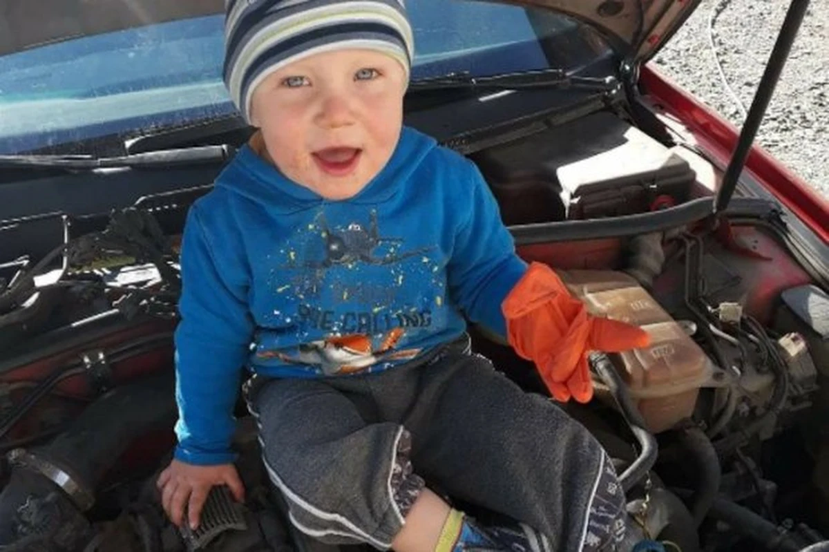 Policja szuka 3,5-letniego Kacpra, który zaginął w Nowogrodźcu w pow. bolesławieckim na Dolnym Śląsku. Chłopiec ok. godz. 19 oddalił się od ojca, z którym był na spacerze.