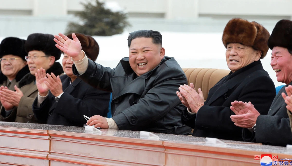 ​Mam rozeznanie co do stanu Kim Dzong Una, ale nie mogę o tym na razie mówić. Życzę mu zdrowia - powiedział na konferencji prasowej prezydent USA Donald Trump, pytany o stan zdrowia północnokoreańskiego dyktatora. Od kilku dni pojawiają się plotki, że Kim Dzong Un nie żyje lub jest w stanie wegetatywnym.