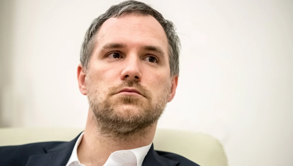 Burmistrz czeskiej Pragi jest objęty ochroną policji i nie może korzystać z transportu publicznego. Oficjalnie nie podano powodu takich działań, jednak tygodnik "Respekt" napisał, że samorządowiec może być na celowniku rosyjskich służb.