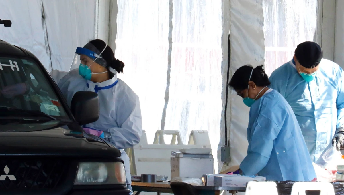 Według sondażu przeprowadzonego w USA przez Instytut Gallopa 9 proc. dorosłych osób, które podejrzewałyby, że są zakażone koronawirusem, nie szukałoby pomocy i leczenia z uwagi na koszty. 