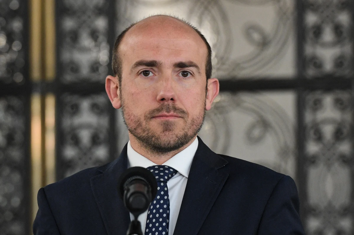 "Chcę wezwać Jarosława Kaczyńskiego, by zaprzestał wysyłania emisariuszy, którzy składają absolutnie niegodne propozycje parlamentarzystom różnych klubów i kół parlamentarnych" - ogłosił szef Platformy Obywatelskiej Borys Budka, zarzucając Prawu i Sprawiedliwości próby budowania poparcia dla wyborów kopertowych w maju poprzez "próbę korupcji politycznej".