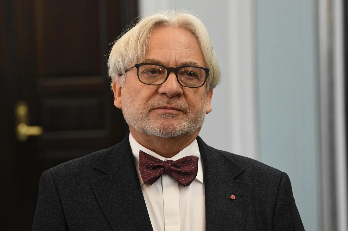 "To jest zbyt poważna sprawa, zbyt wiele jest danych, że to może być szkodliwe zdrowotnie i prawnie" - stwierdził w Popołudniowej rozmowie w RMF FM Wojciech Maksymowicz, wiceminister nauki i poseł Porozumienia Jarosława Gowina, pytany o wybory korespondencyjne. Jak przyznał, sam będzie głosował przeciwko takiemu rozwiązaniu. "Jestem przekonany do tego. Ostatnie słowo powie prezes partii, kiedy projekt po obróbce z Senatu trafi do Sejmu" - zastrzegł. "Myślę, że to będzie raczej daleko idąca jednolitość" - ocenił, dopytywany, czy całe Porozumienie sprzeciwi się organizacji w maju korespondencyjnych wyborów prezydenckich. 