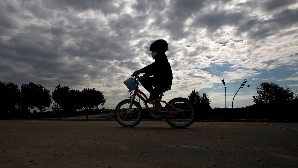 Pewna liczba dzieci w Wielkiej Brytanii bez chorób współistniejących zmarła na rzadki zespół zapalny, który zdaniem naukowców może być powiązany z Covid-19 - powiedział we wtorek minister zdrowia Matt Hancock.