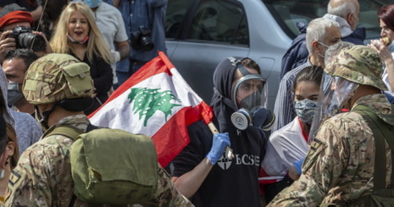 Gwałtowne protesty wybuchły w libańskim Trypolisie. Demonstracje wywołał upadek narodowej waluty i spowodowany przezeń gwałtowny wzrost cen żywności. Protestujący podpalali banki.