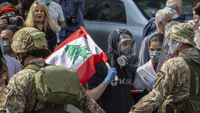 Podpalone banki i starcia z wojskiem. Protesty po upadku libańskiej waluty