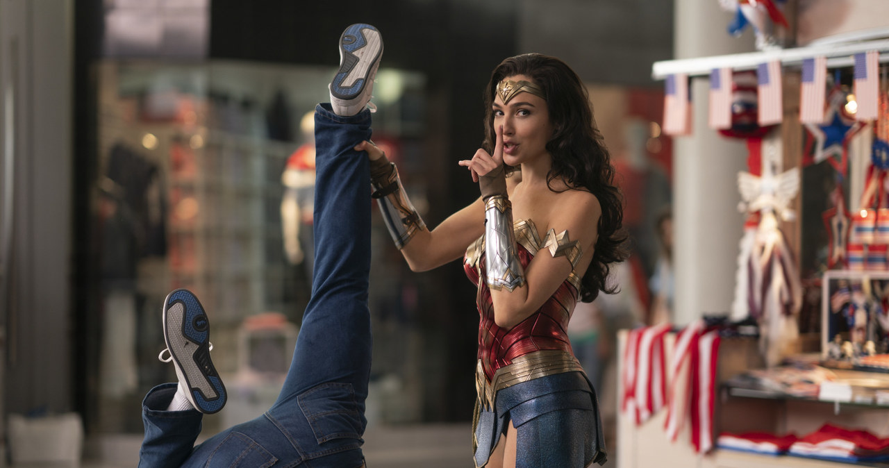 25 grudnia na ekrany amerykańskich kin oraz do katalogu serwisu streamingowego HBO Max trafił długo wyczekiwany film "Wonder Woman 1984" z Gal Gadot w roli głównej. W jednej ze scen na ekranie pojawiła się rodzina aktorki – mąż Yaron Varsano i ich dwie córki. "To wiele dla nas znaczyło, zwłaszcza, że pojawili się w bardzo wyjątkowym momencie" – komentuje gwiazda produkcji.