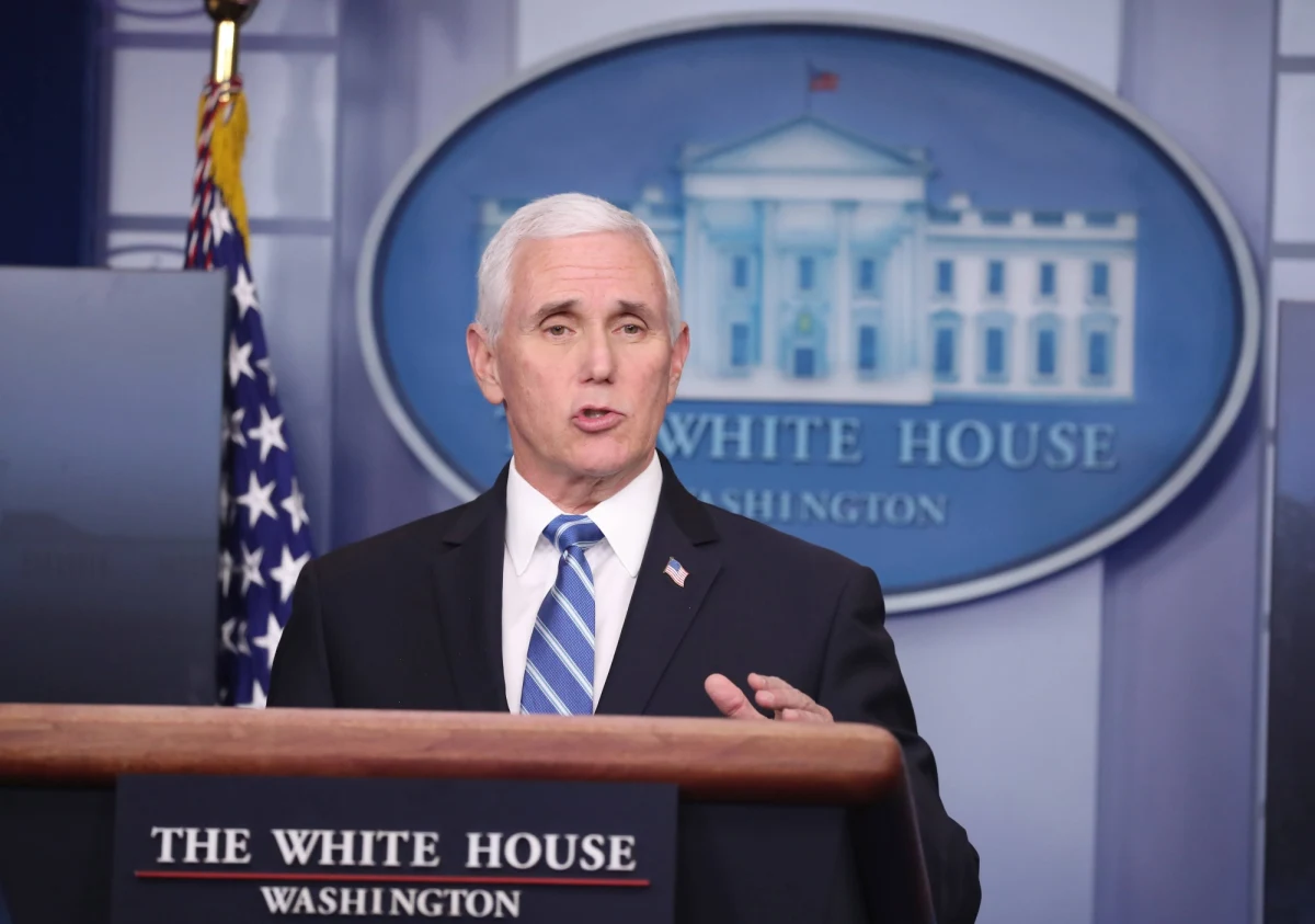 Wiceprezydent USA Mike Pence odmówił założenia maski ochronnej podczas wizyty w szpitalu w Rochester w stanie Minnesota. Było to naruszeniem wewnętrznych przepisów tej placówki medycznej.