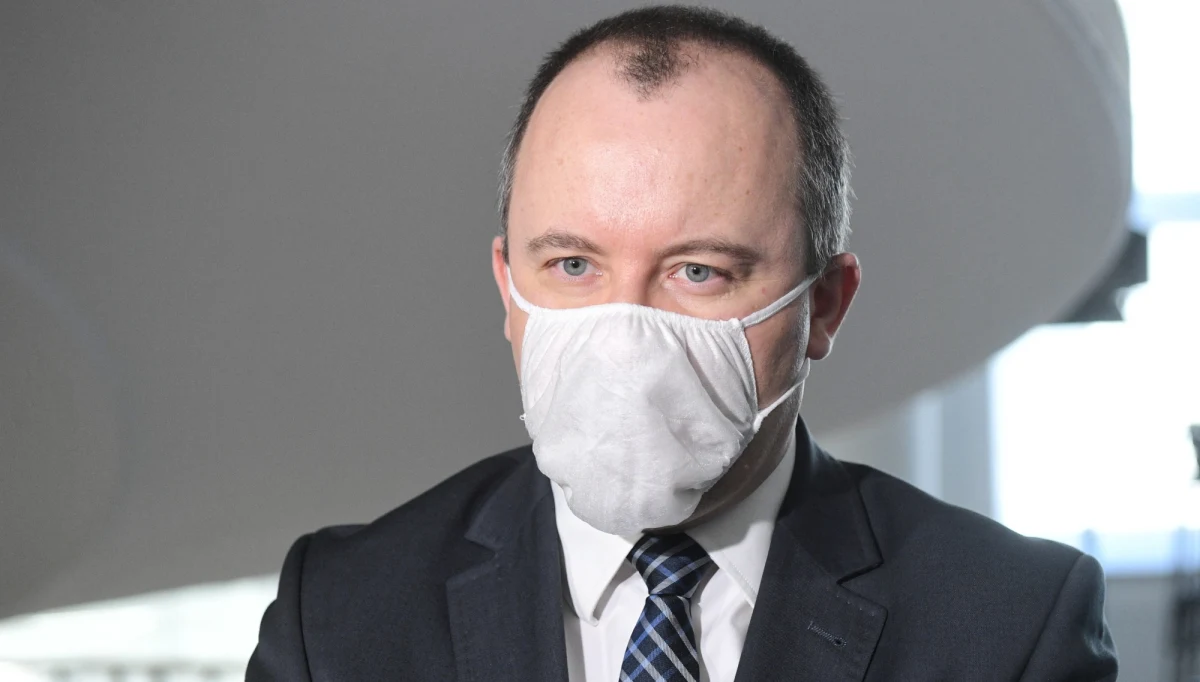 Rzecznik Praw Obywatelskich zaskarżył do Wojewódzkiego Sądu Administracyjnego w Warszawie decyzję premiera zobowiązująca Pocztę Polską do przygotowania wyborów korespondencyjnych. Chce także wstrzymania tej decyzji do czasu wyroku WSA - poinformowało Biuro RPO. 