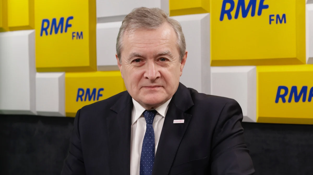 „Trochę mi brakuje Jarosława Gowina w rządzie, myśmy współpracowali, ale to jest jego decyzja” – mówił w Porannej rozmowie w RMF FM wicepremier i minister kultury Piotr Gliński. Pytany o to, czy obawia się, że szefa Porozumienia może wkrótce zabraknąć także w Zjednoczonej Prawicy, Gliński powiedział, że się tego nie boi. „Znam politycznie Jarosława Gowina od 6 lat, wcześniej mieliśmy kontakty jako osoby pracujące w nauce. Wiem, ze to jest polityk, którego interesuje dobro publiczne, Polska, a nie jakieś własne cele indywidualne i mam nadzieję, że odpowiedzialność w jego decyzjach zwycięży” – mówił.