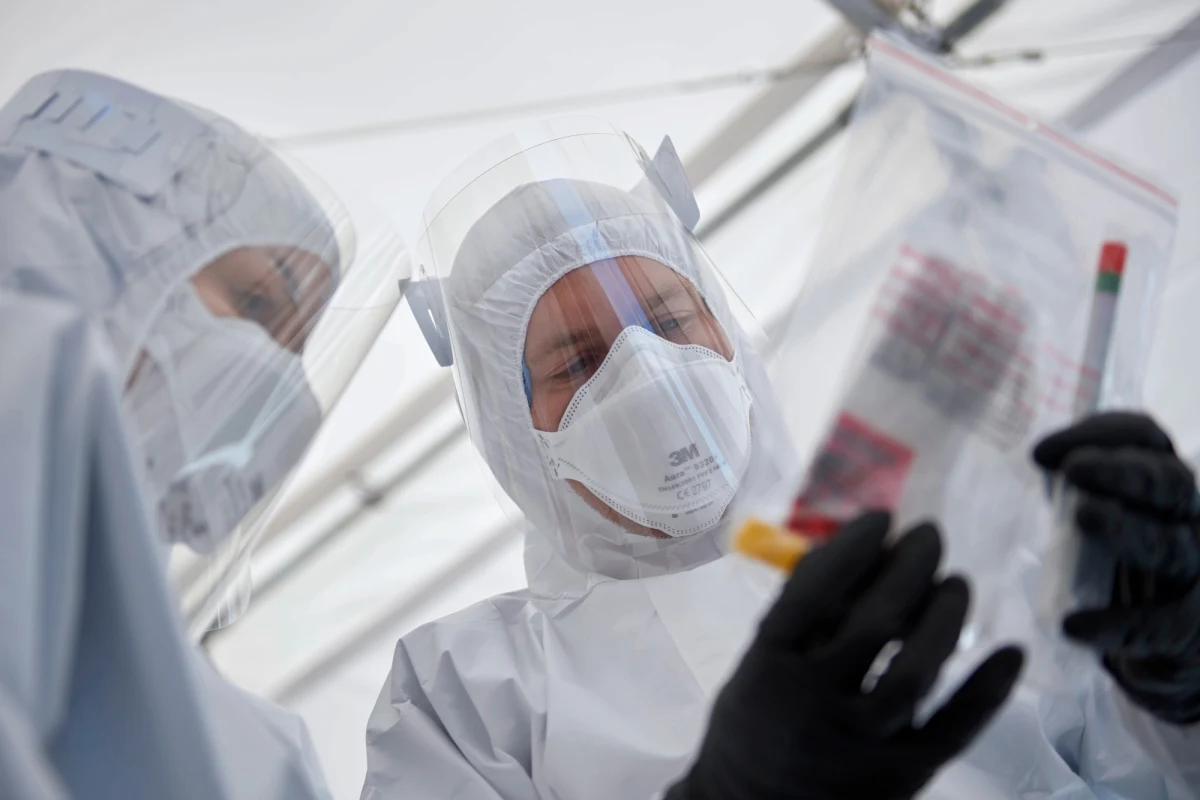 Sejmowa komisja finansów publicznych poparła rządowy projekt nowelizacji tzw. tarczy antykryzysowej. Komisja wprowadziła szereg poprawek, m.in. dotyczących odwołania prezesa UKE czy zaopatrywaniu przez Agencję Rezerw Materiałowych domów opieki społecznej.