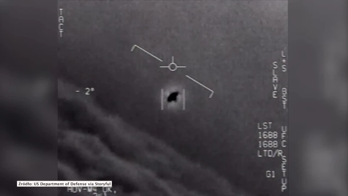 Trzy nagrania, na których widać UFO (Unidentified Flying Objects) opublikował oficjalnie Pentagon. Filmiki z niezidentyfikowanymi obiektami latającymi zostały zarejestrowane przez pilotów Marynarki Wojennej USA.