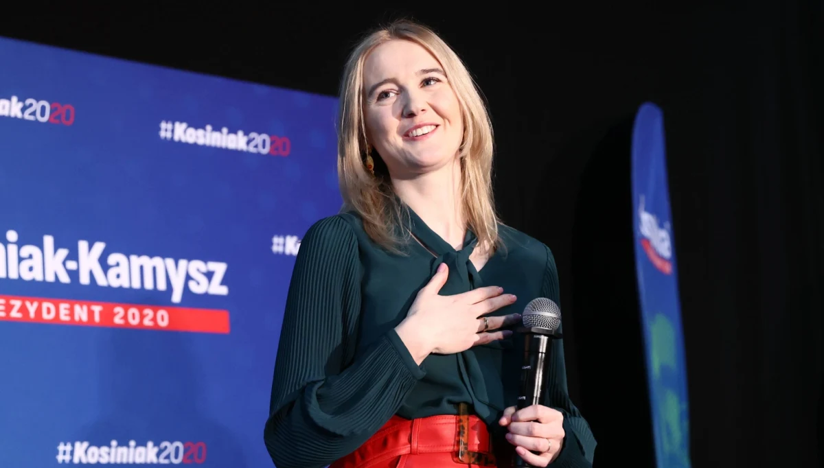 "Zdecydowałam się napisać do pani nie jako żona kandydata na prezydenta, ale jako matka do matki. Uważam, że gdy nasi mężowie rywalizują w prezydenckim wyścigu, nam z pola widzenia nie może zniknąć to, co najważniejsze - zdrowie i życie polskich dzieci" - pisze Paulina Kosiniak-Kamysz w liście do Agaty Kornhauser-Dudy. Apeluje w nim do Pierwszej Damy o "współdziałanie" przy pomocy chorym dzieciom.